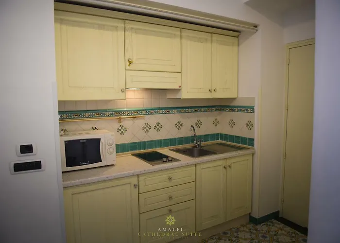 Cathedral Apartment *