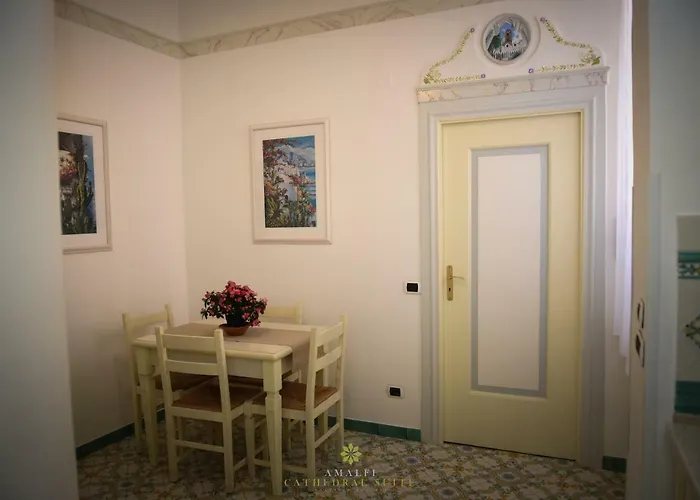 Cathedral Apartment *